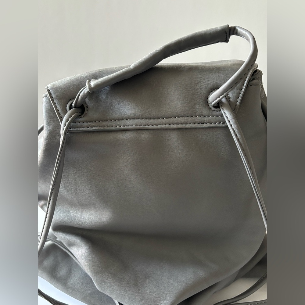 🦋2/25$ CoLab Gray faux soft Leather Pouch Back Pack - Picture 6 of 15